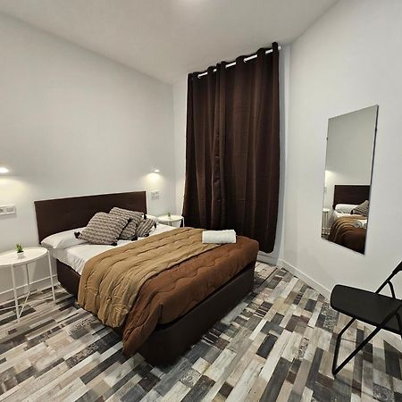 Hostal Andrea Granvia Madrid Bagian luar foto