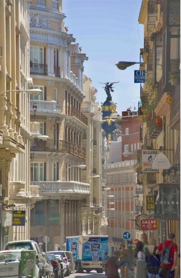 Hostal Andrea Granvia Madrid Bagian luar foto