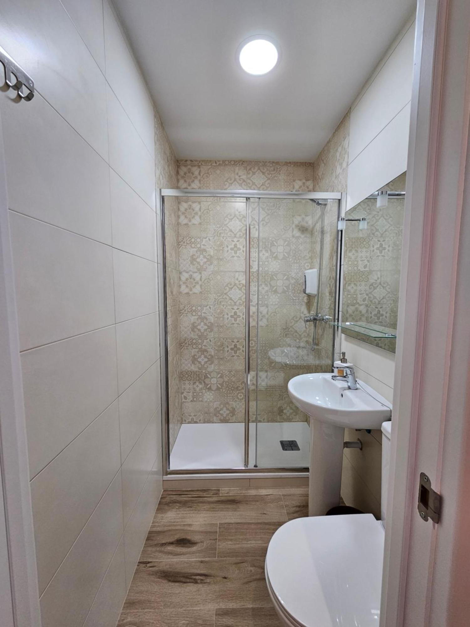 Hostal Andrea Granvia Madrid Bagian luar foto