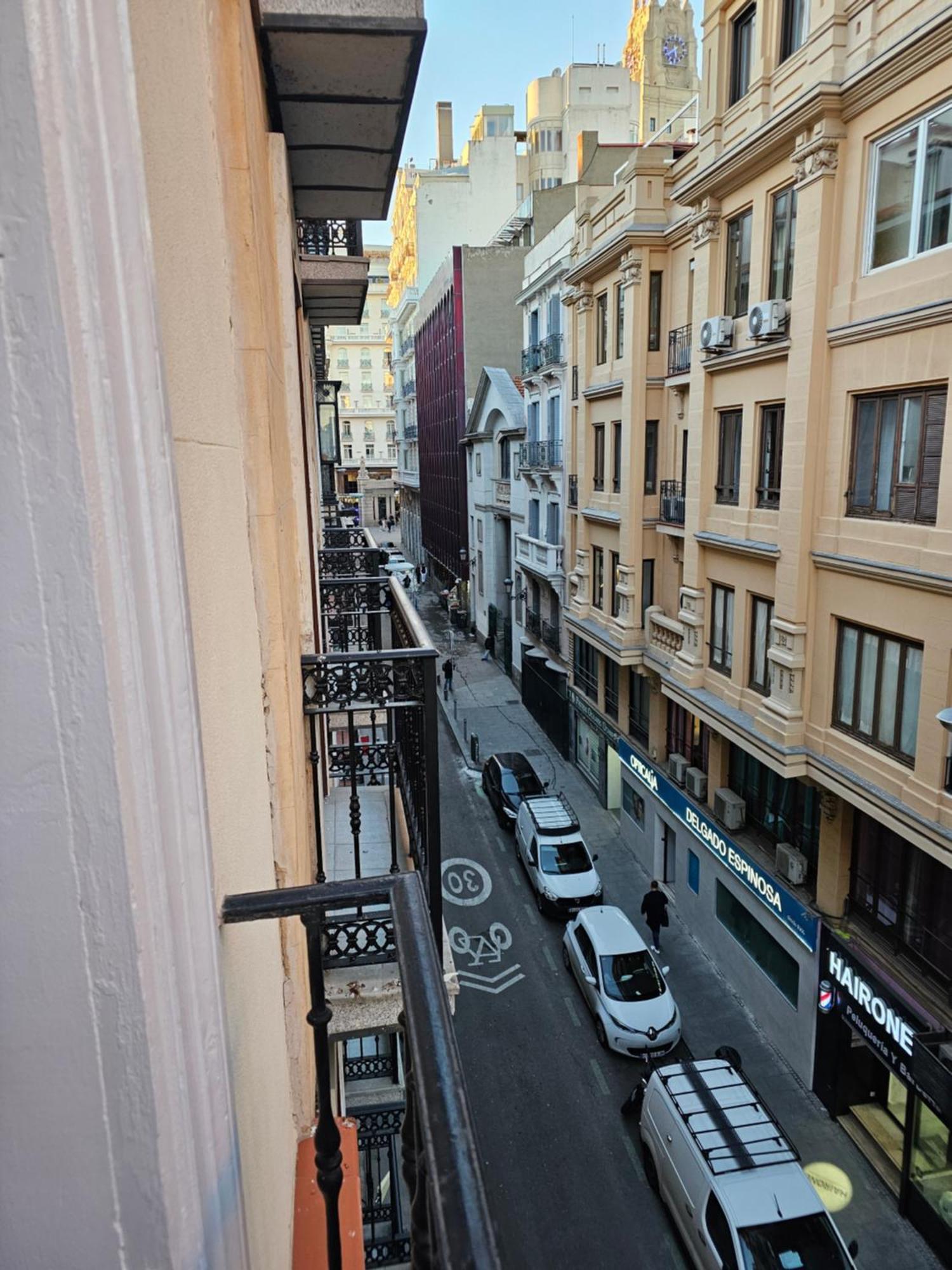 Hostal Andrea Granvia Madrid Bagian luar foto