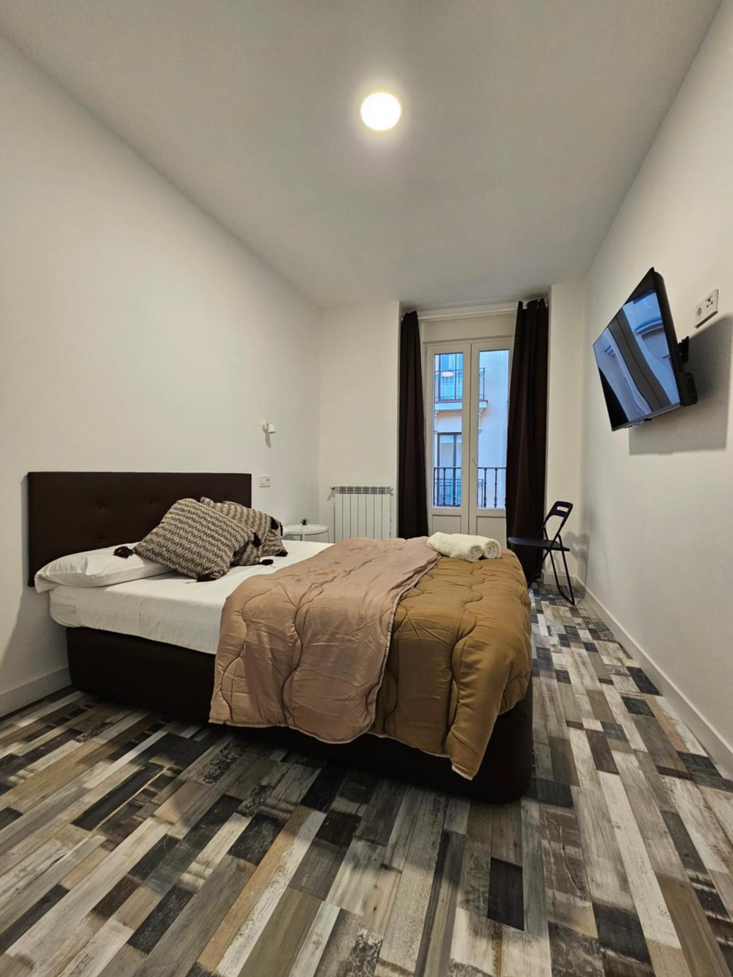 Hostal Andrea Granvia Madrid Bagian luar foto