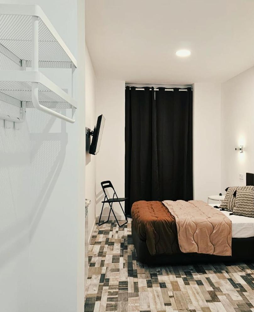 Hostal Andrea Granvia Madrid Bagian luar foto