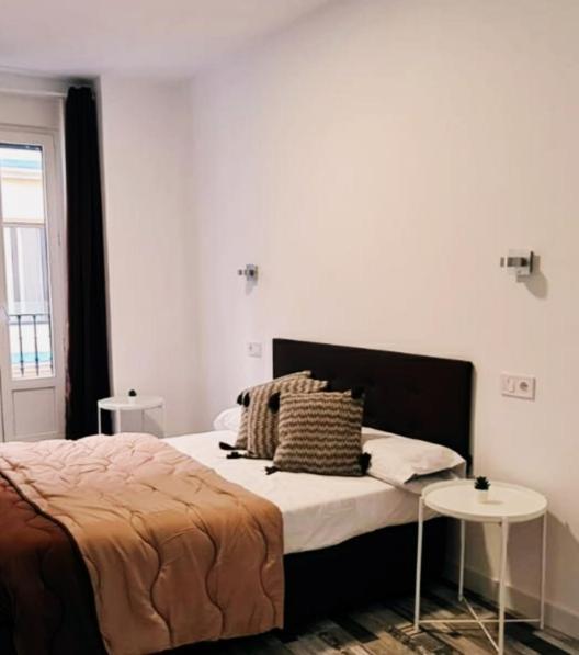 Hostal Andrea Granvia Madrid Bagian luar foto