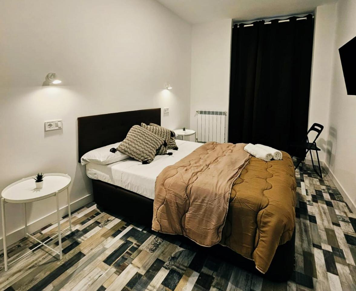 Hostal Andrea Granvia Madrid Bagian luar foto